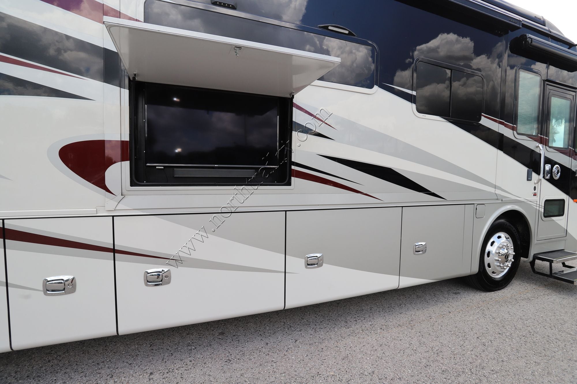 Used 2021 Tiffin Motor Homes Phaeton 40QBH Class A  For Sale