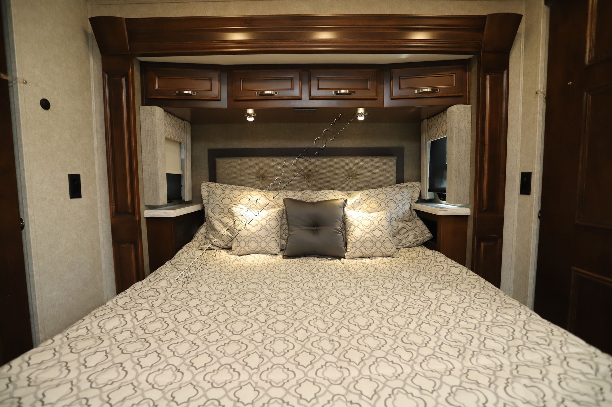 Used 2022 Renegade Rv Verona 40VRB Super C  For Sale