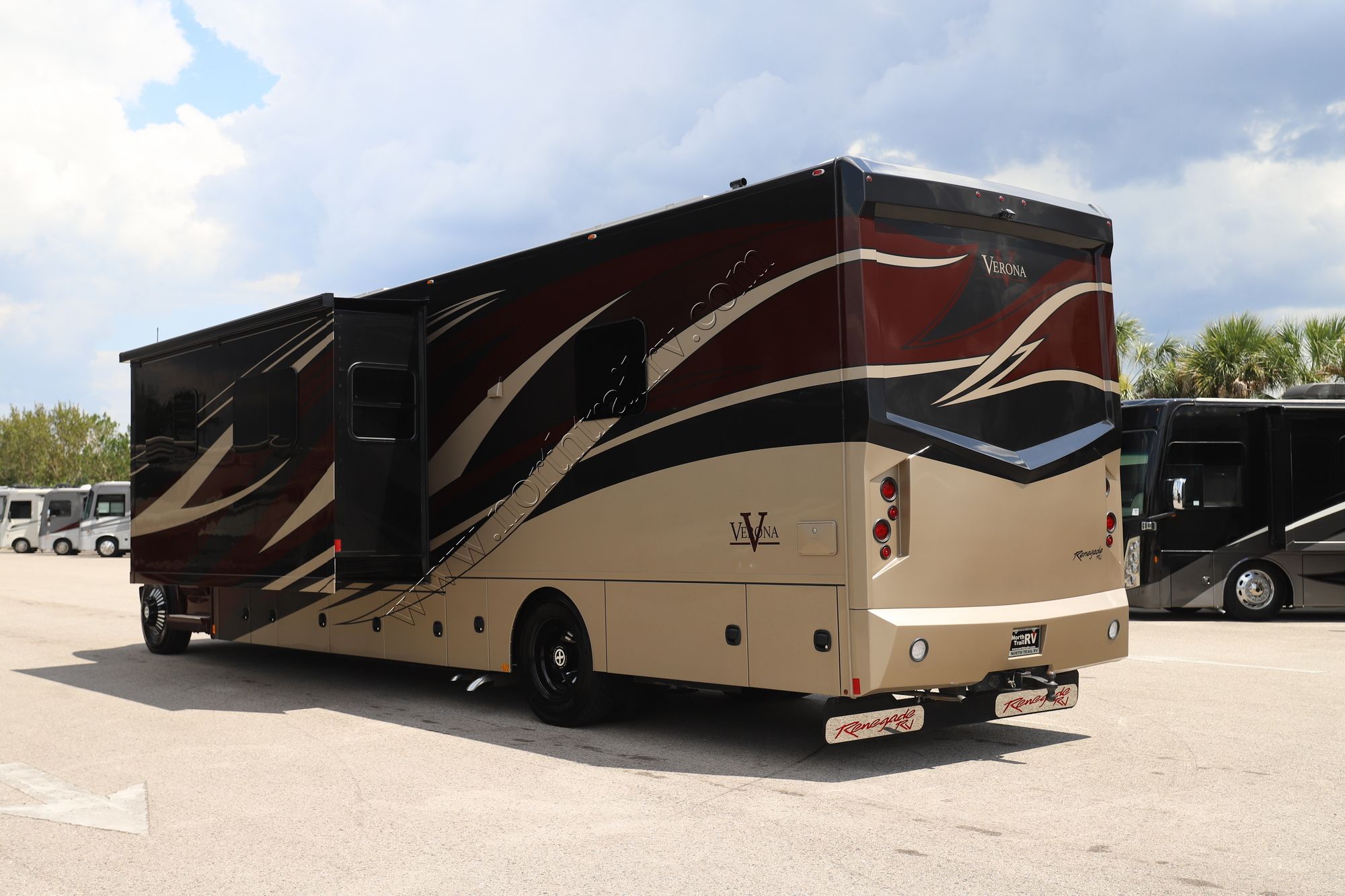 Used 2022 Renegade Rv Verona 40VRB Super C  For Sale