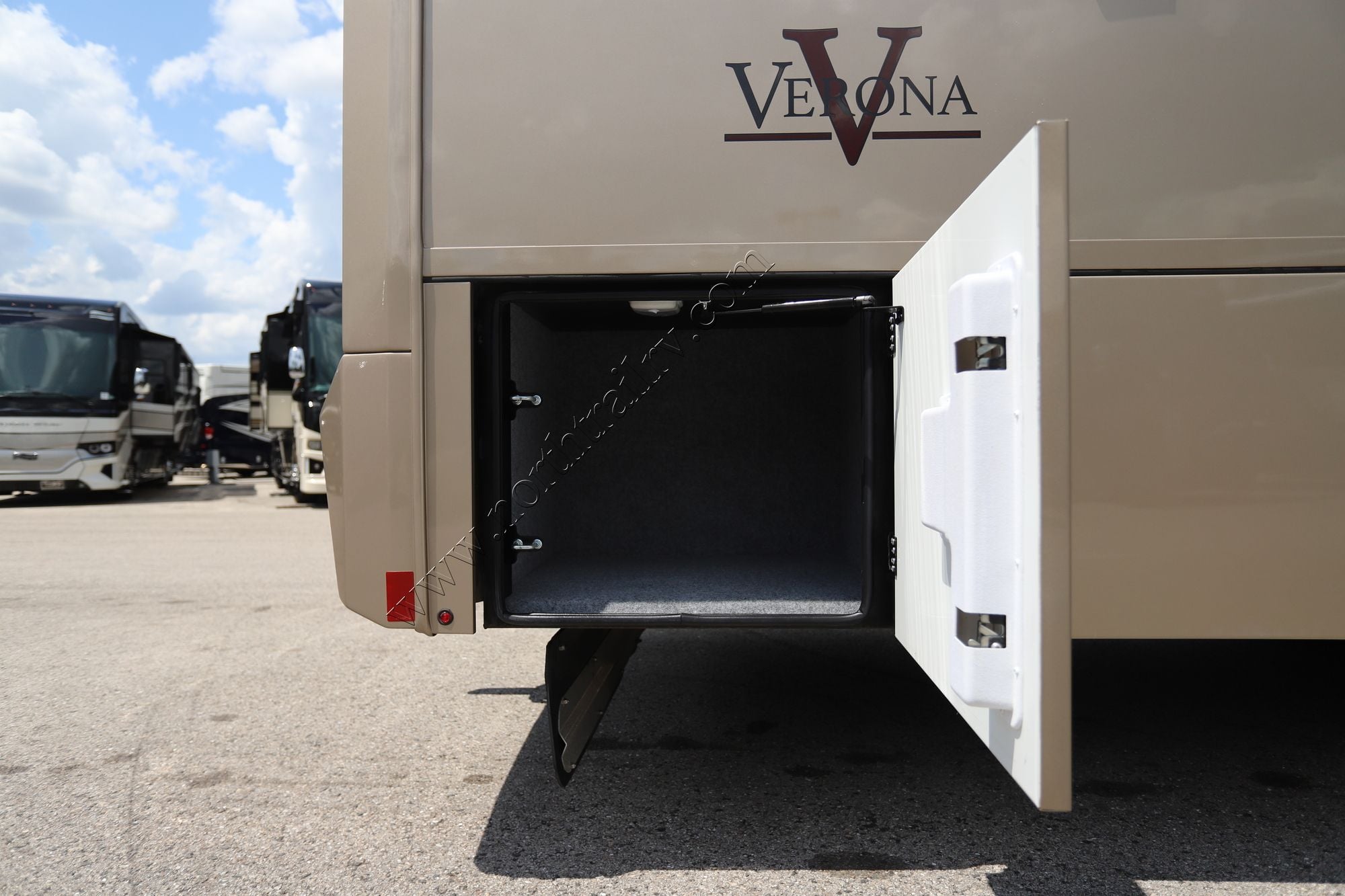 Used 2022 Renegade Rv Verona 40VRB Super C  For Sale