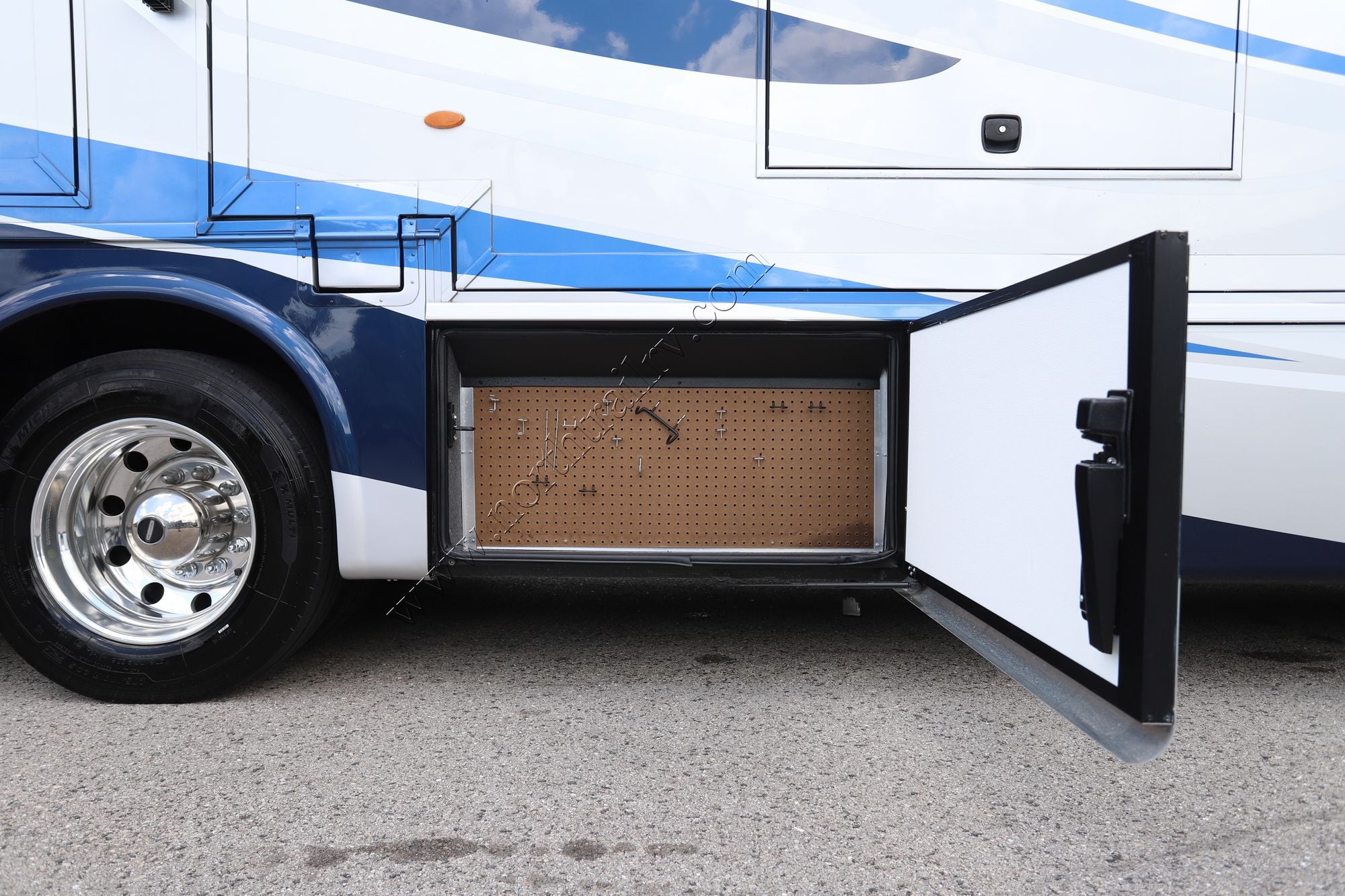 Used 2023 Newmar Kountry Star 3412 Fifth Wheel  For Sale