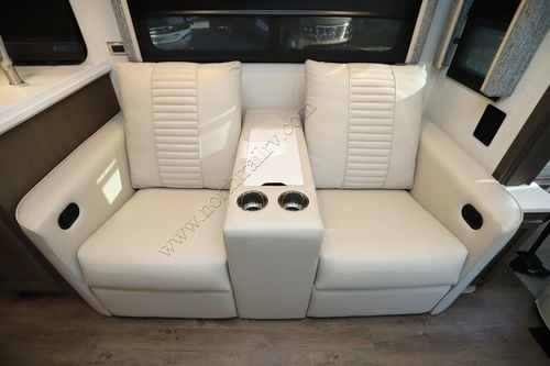 2027 Newmar Bay Star 3114 Class A