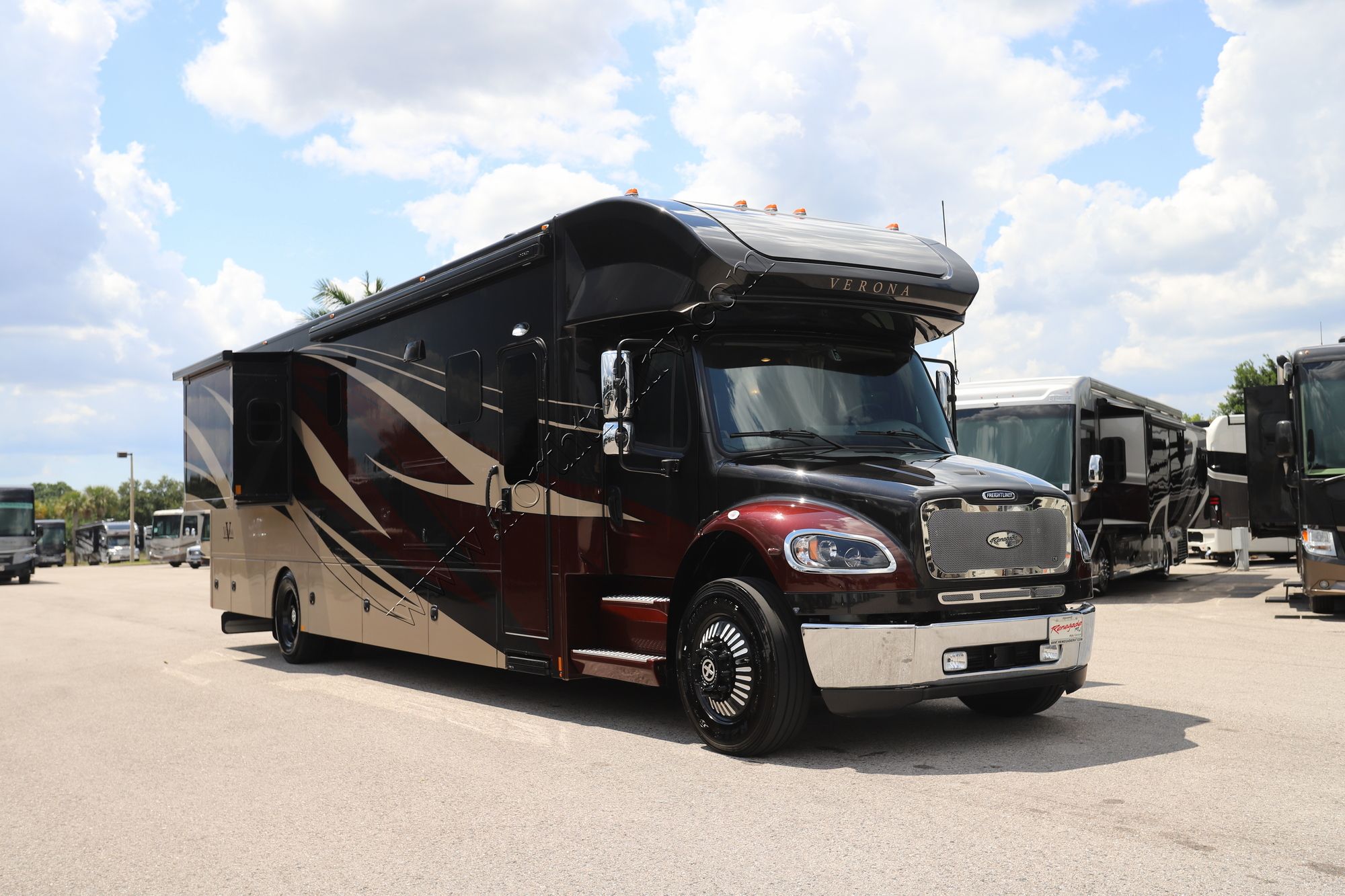 Used 2022 Renegade Rv Verona 40VRB Super C  For Sale