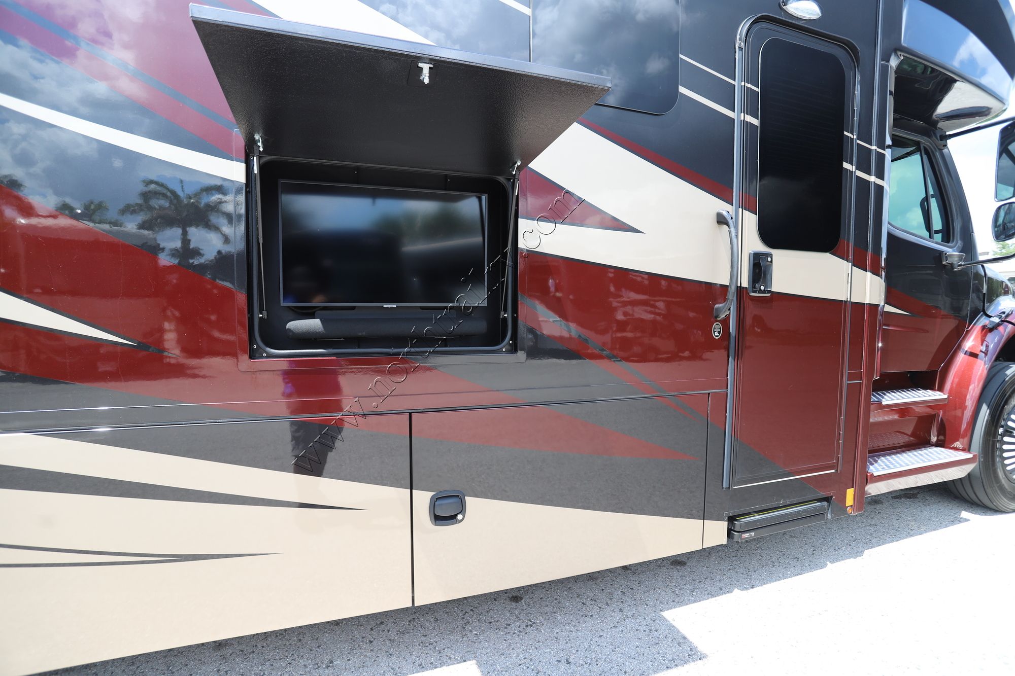 Used 2022 Renegade Rv Verona 40VRB Super C  For Sale