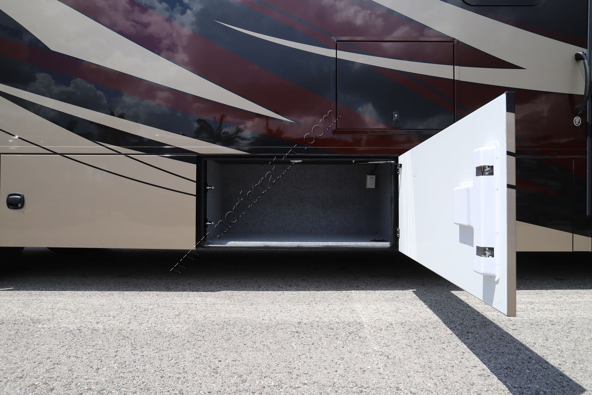 Used 2022 Renegade Rv Verona 40VRB Super C  For Sale