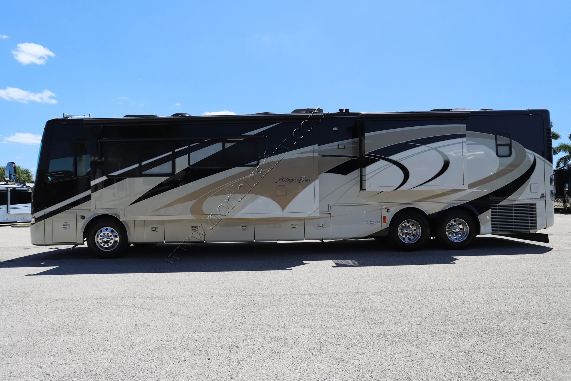 Used 2009 Tiffin Motor Homes Allegro Bus 43QBP Class A  For Sale