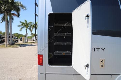 2022 Leisure Travel Unity U24MB