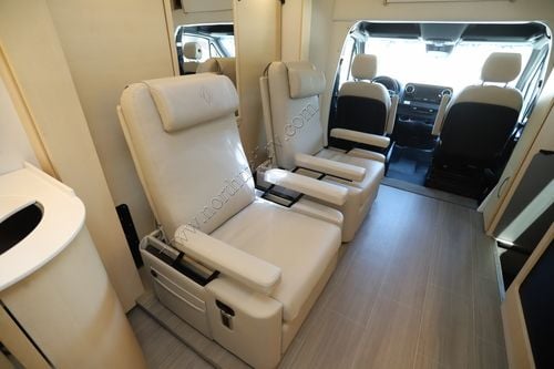 2022 Leisure Travel Unity U24MB