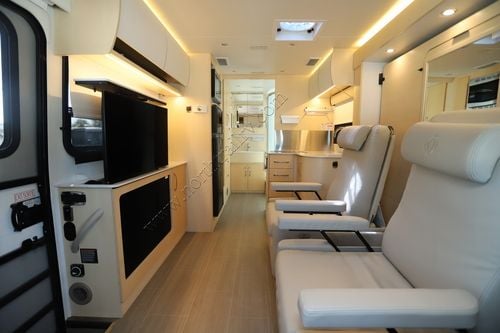 2022 Leisure Travel Unity U24MB