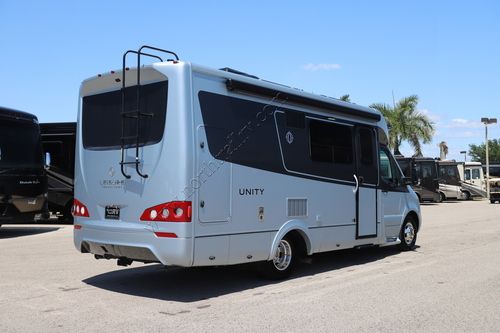 2022 Leisure Travel Unity U24MB