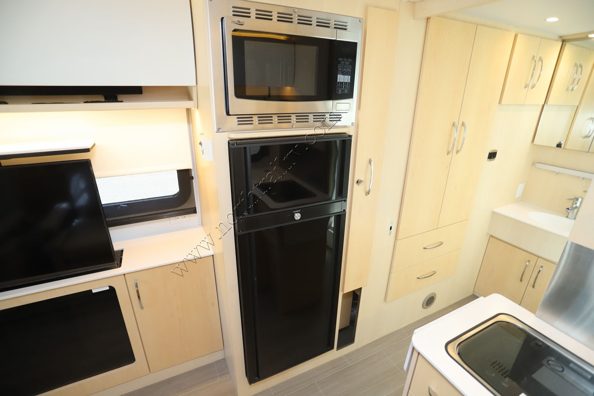 Used 2022 Leisure Travel Unity U24MB Class C  For Sale