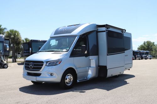 2022 Leisure Travel Unity U24MB