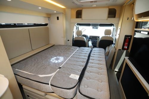 2022 Leisure Travel Unity U24MB