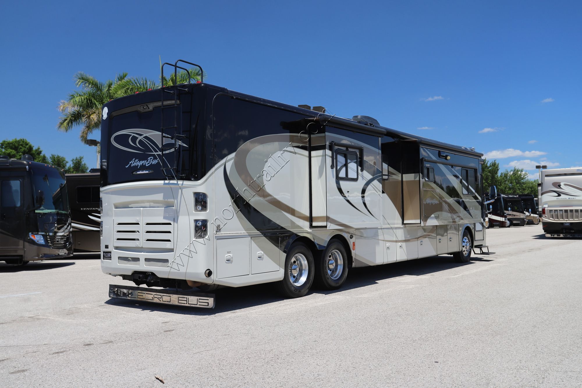 Used 2009 Tiffin Motor Homes Allegro Bus 43QBP Class A  For Sale