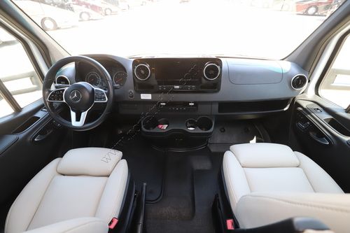 2022 Leisure Travel Unity U24MB