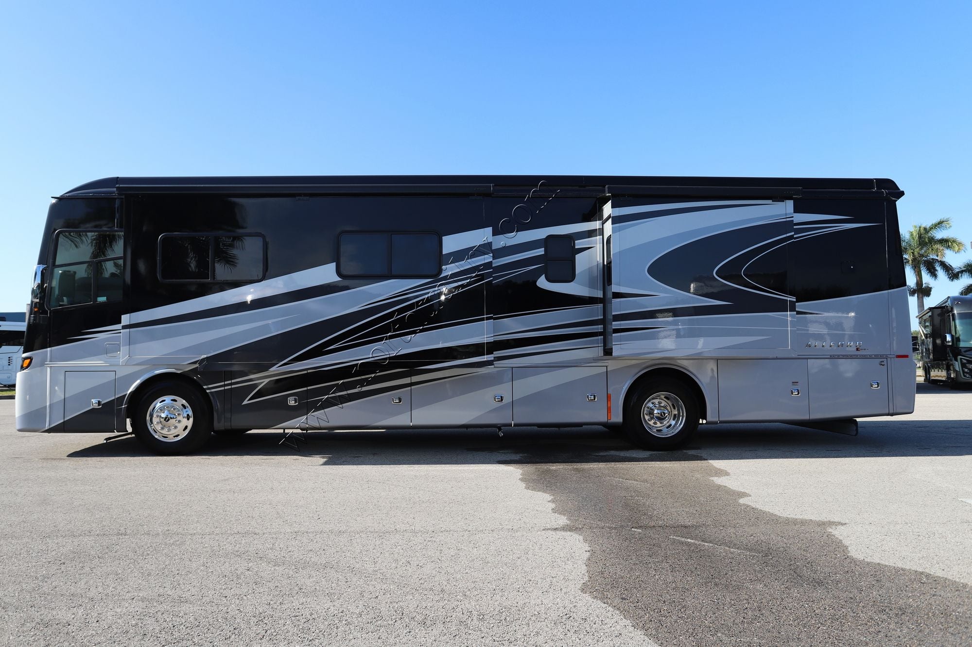 Used 2022 Tiffin Motor Homes Allegro Red 38KA Class A  For Sale