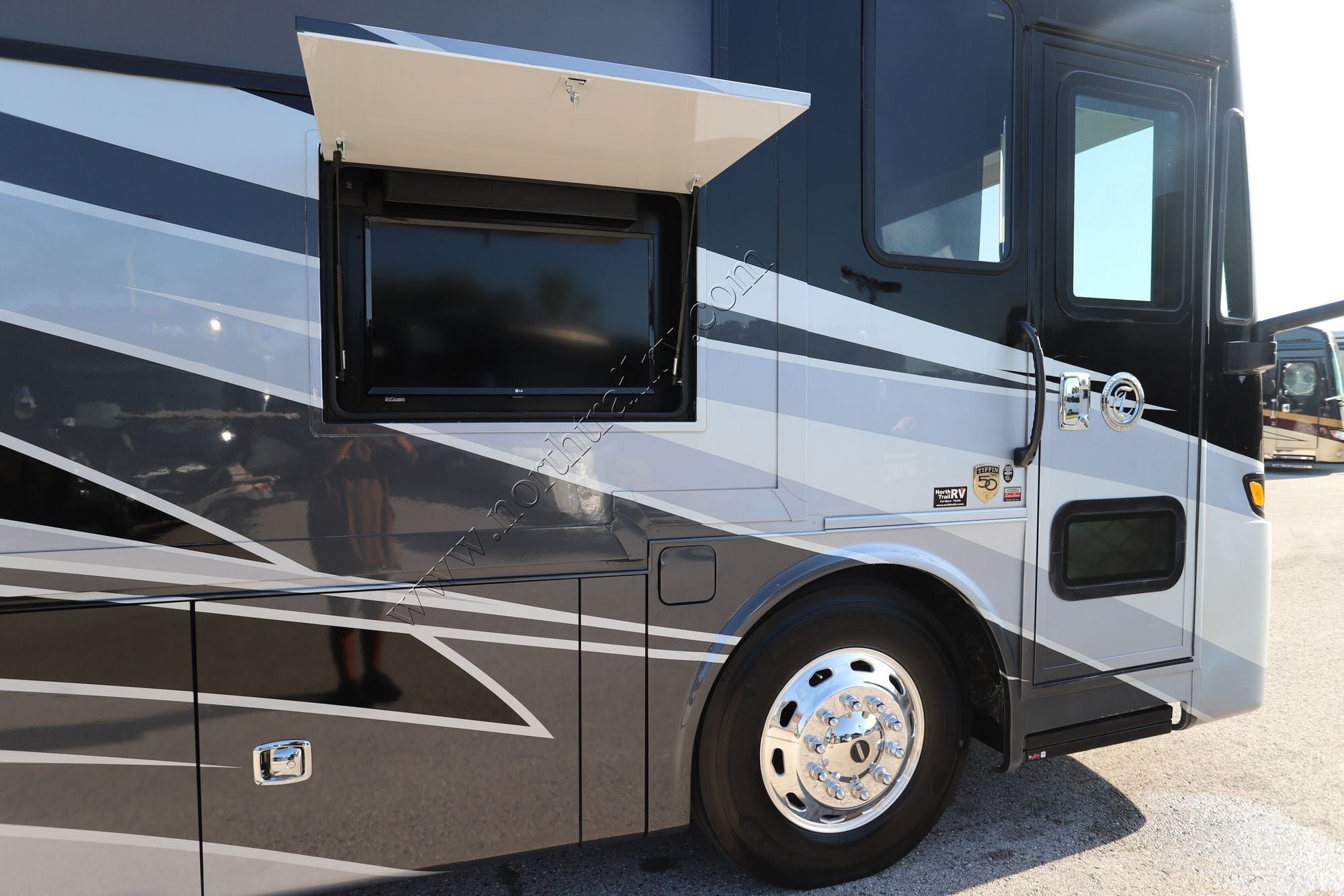Used 2022 Tiffin Motor Homes Allegro Red 38KA Class A  For Sale