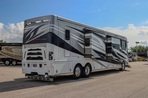 2026 Newmar Mountain Aire 4551
