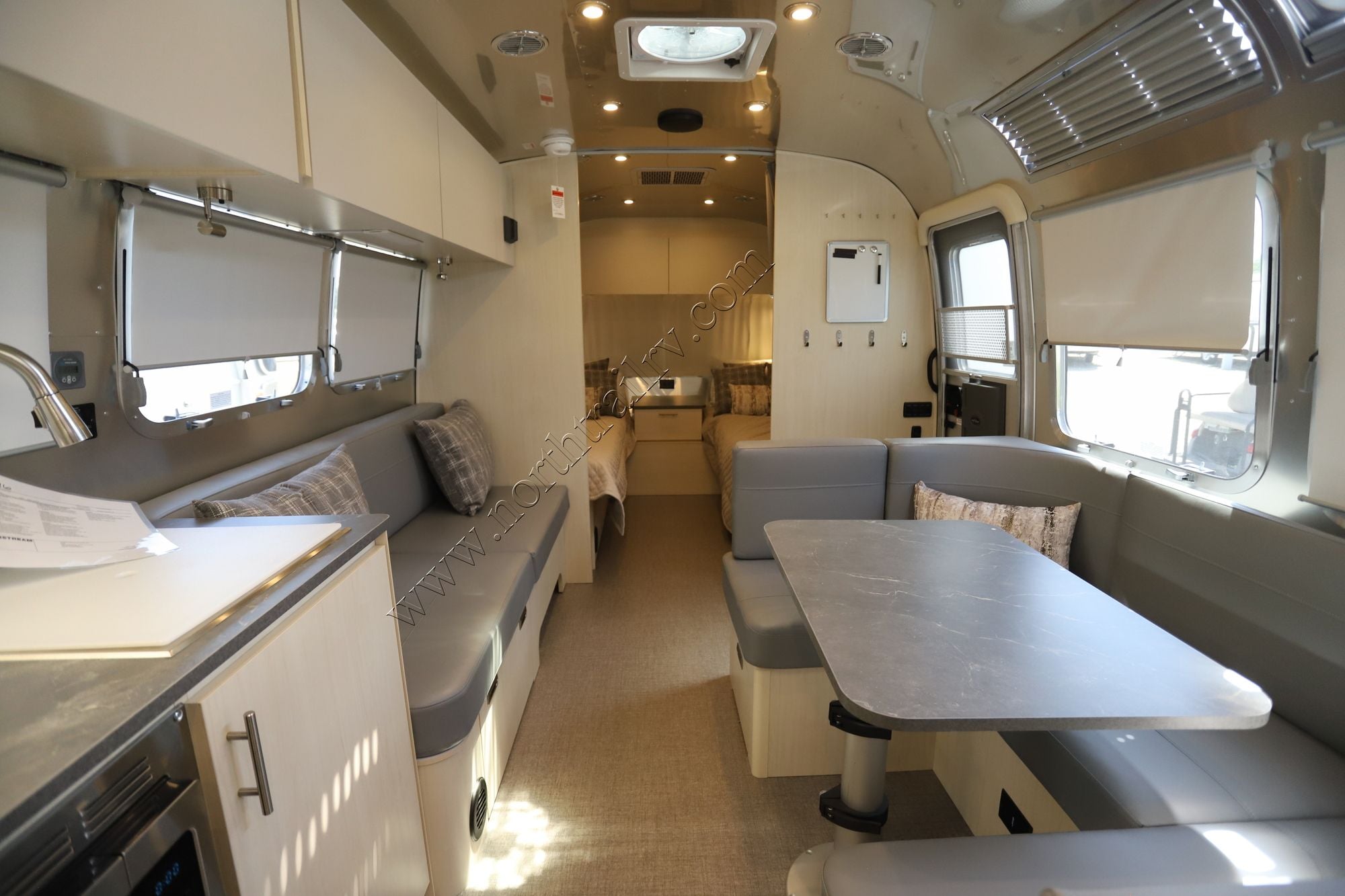 2026 Airstream Flying Cloud 30FBB Travel Trailer New  For Sale