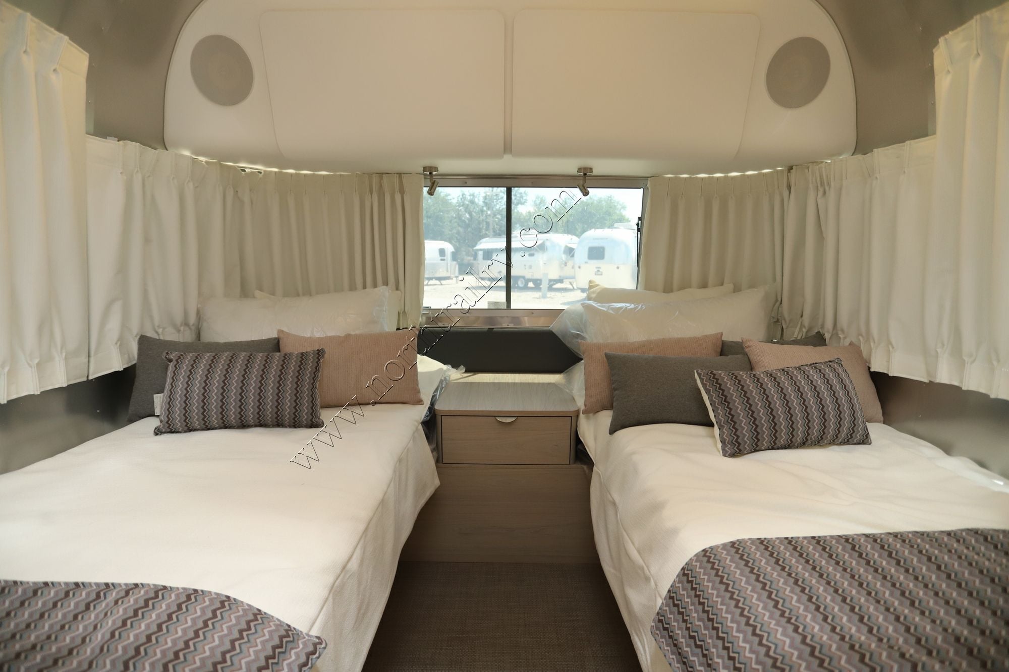 2026 Airstream Globetrotter 25FB Travel Trailer New  For Sale
