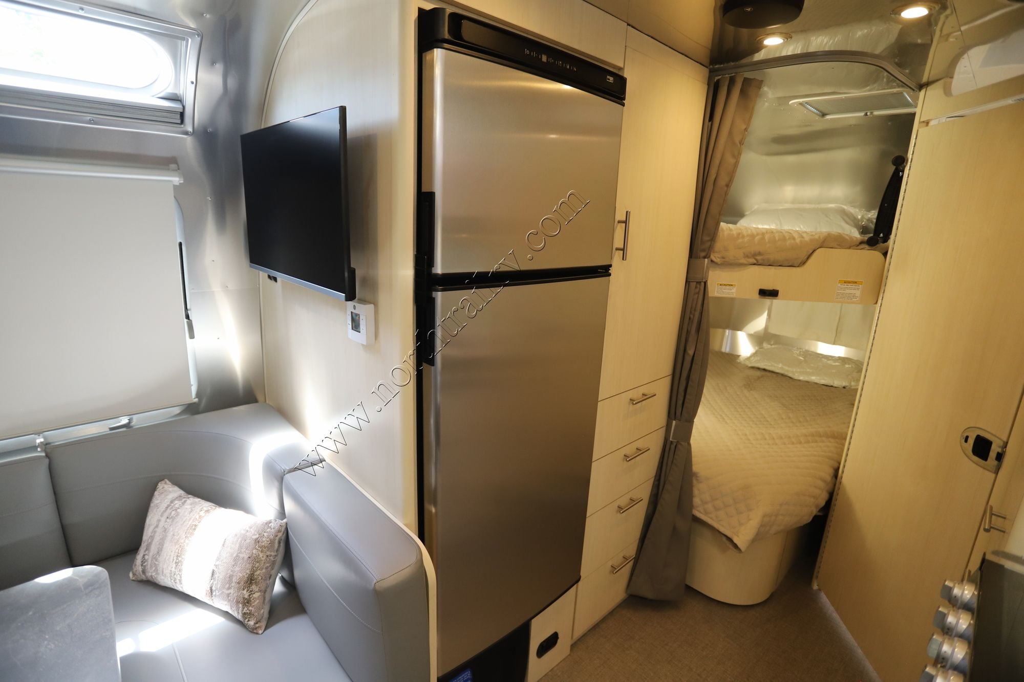 2026 Airstream Flying Cloud 30FBB Travel Trailer New  For Sale