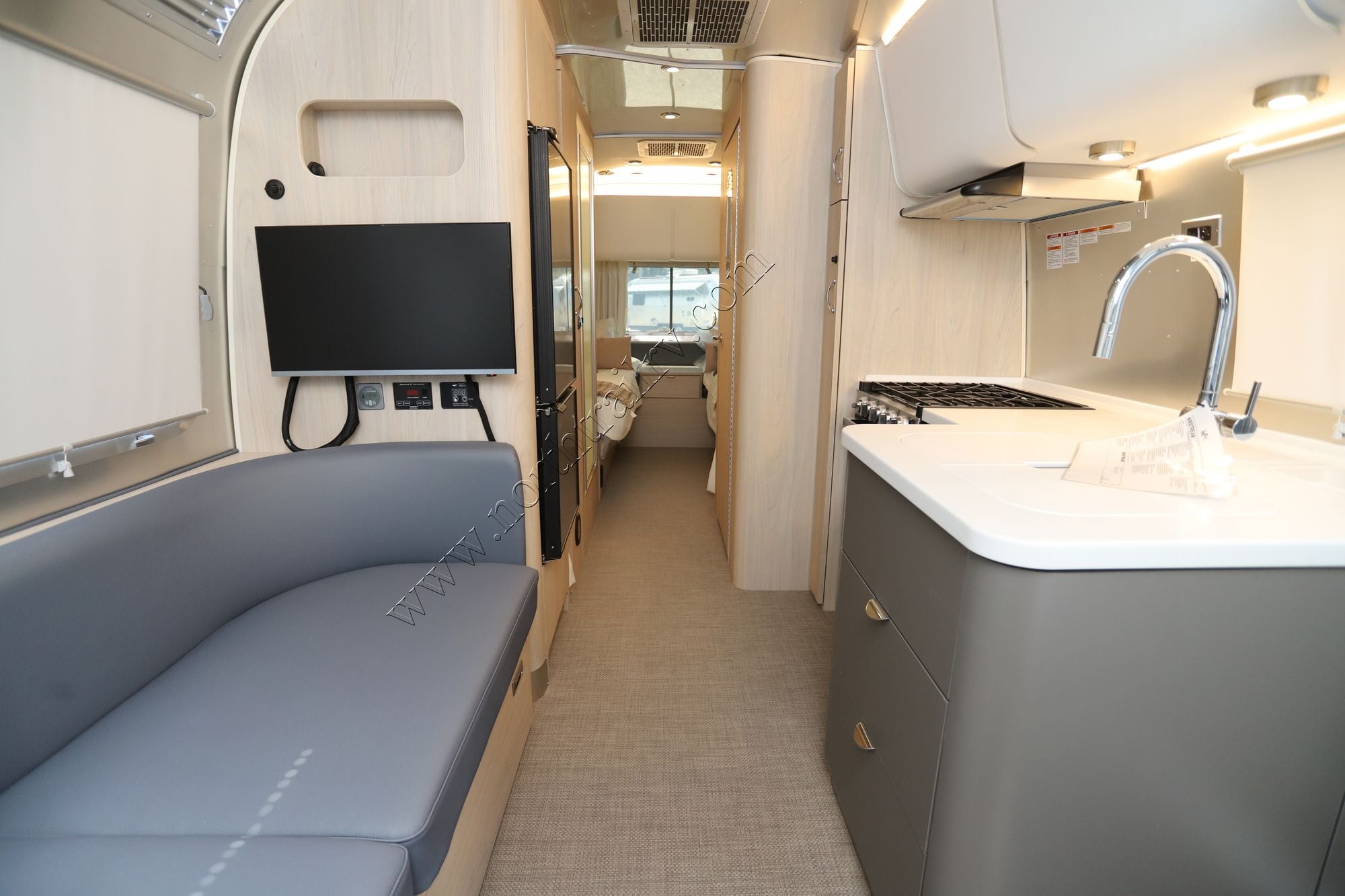 2026 Airstream Globetrotter 25FB Travel Trailer New  For Sale