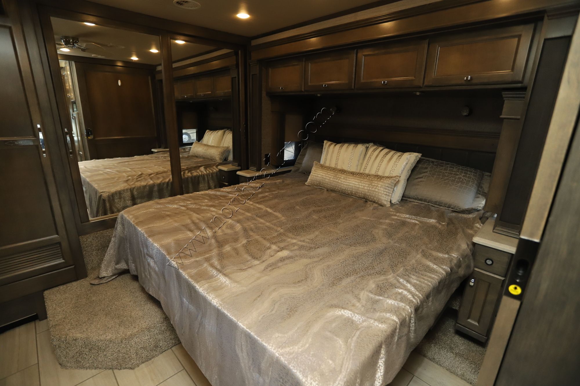 Used 2022 Tiffin Motor Homes Allegro Red 33AA Class A  For Sale