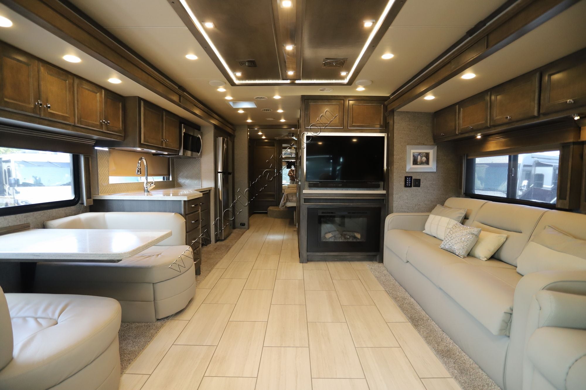 Used 2022 Tiffin Motor Homes Allegro Red 33AA Class A  For Sale