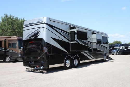 2023 Newmar King Aire 4596