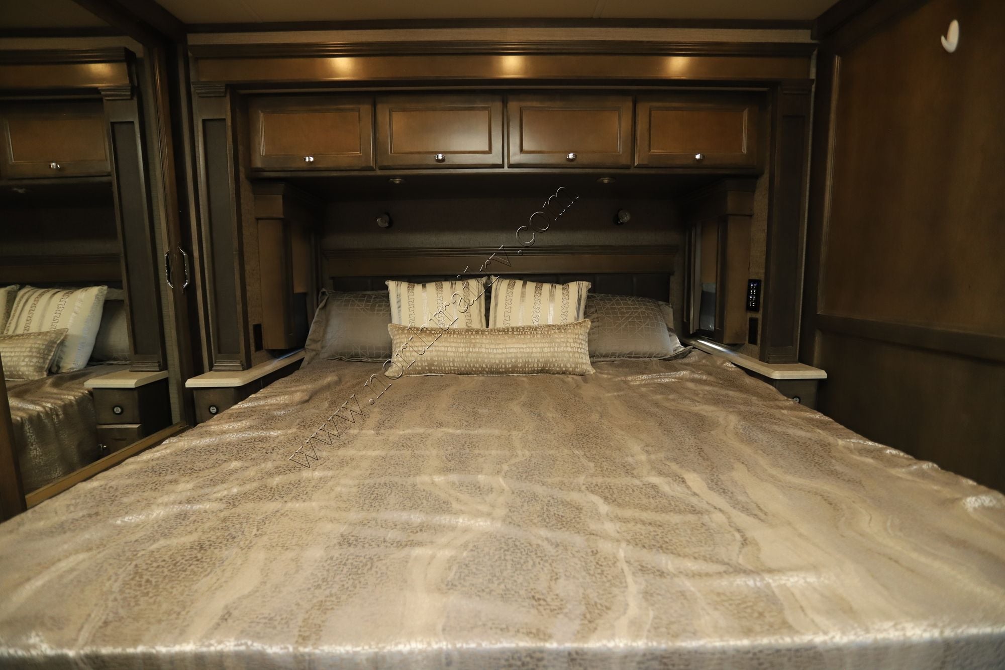 Used 2022 Tiffin Motor Homes Allegro Red 33AA Class A  For Sale