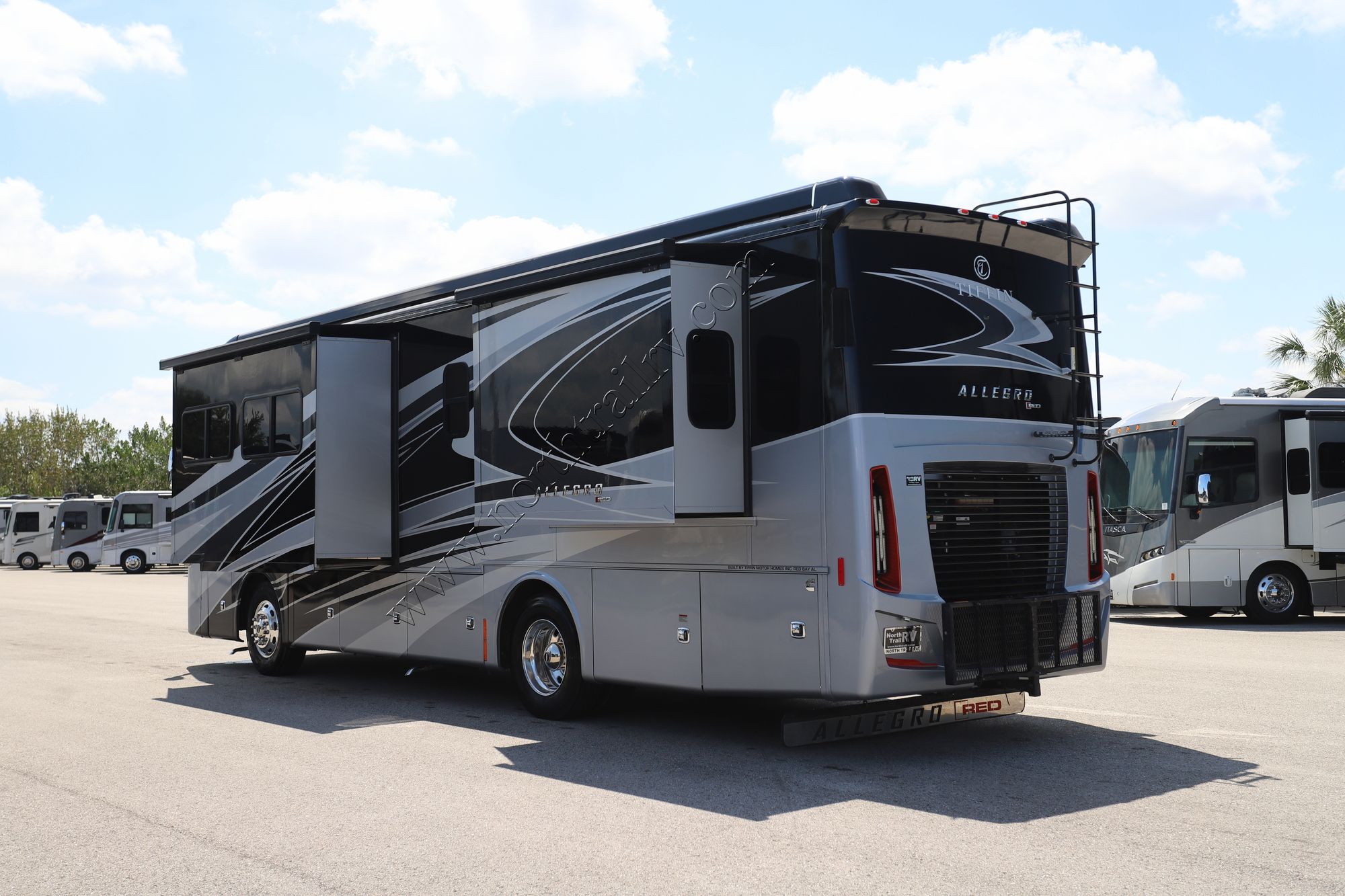 Used 2022 Tiffin Motor Homes Allegro Red 33AA Class A  For Sale