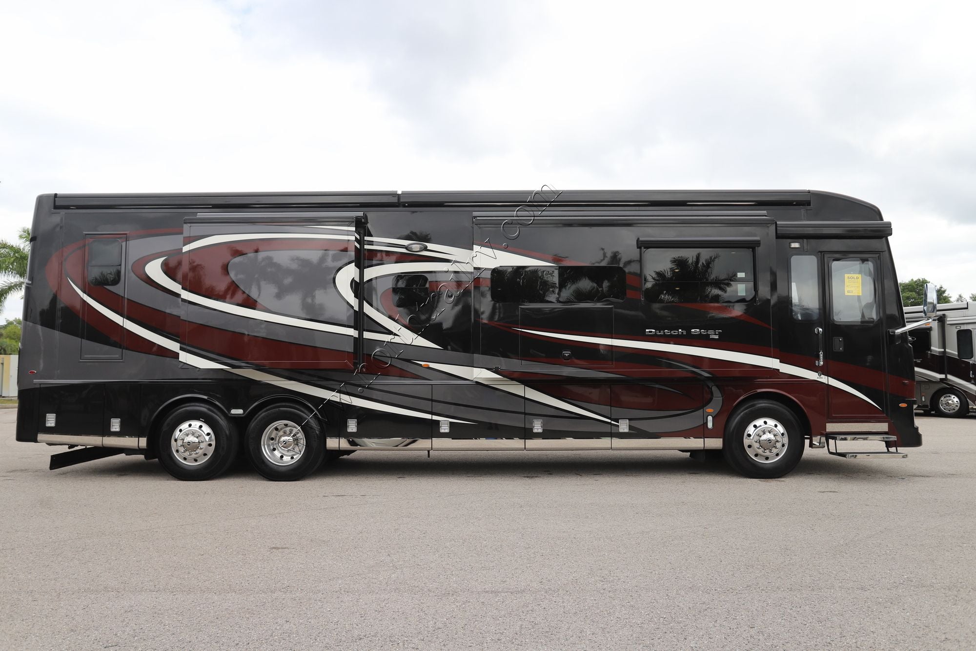 Used 2022 Newmar Dutch Star 4081 Class A  For Sale