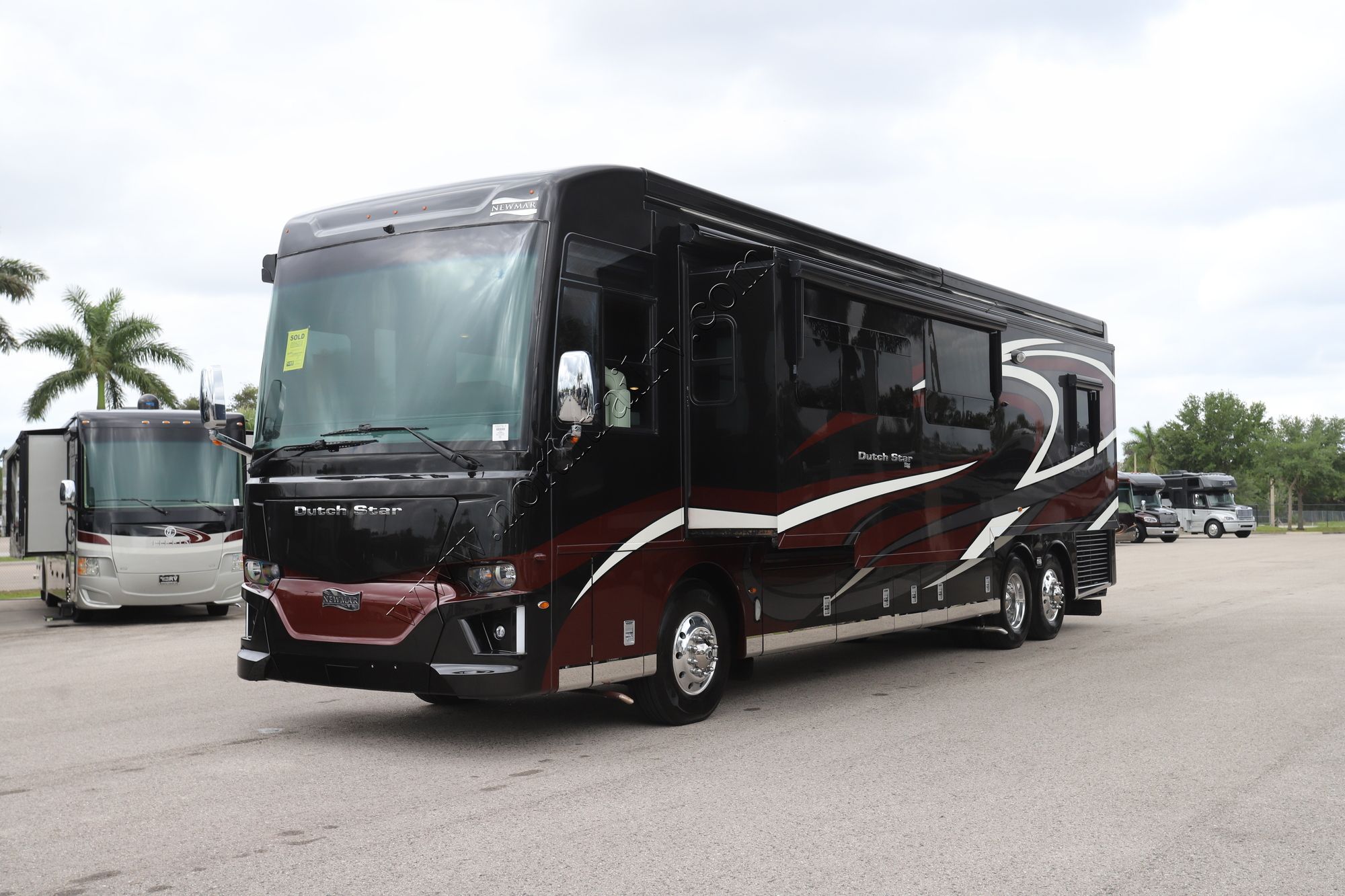 Used 2022 Newmar Dutch Star 4081 Class A  For Sale