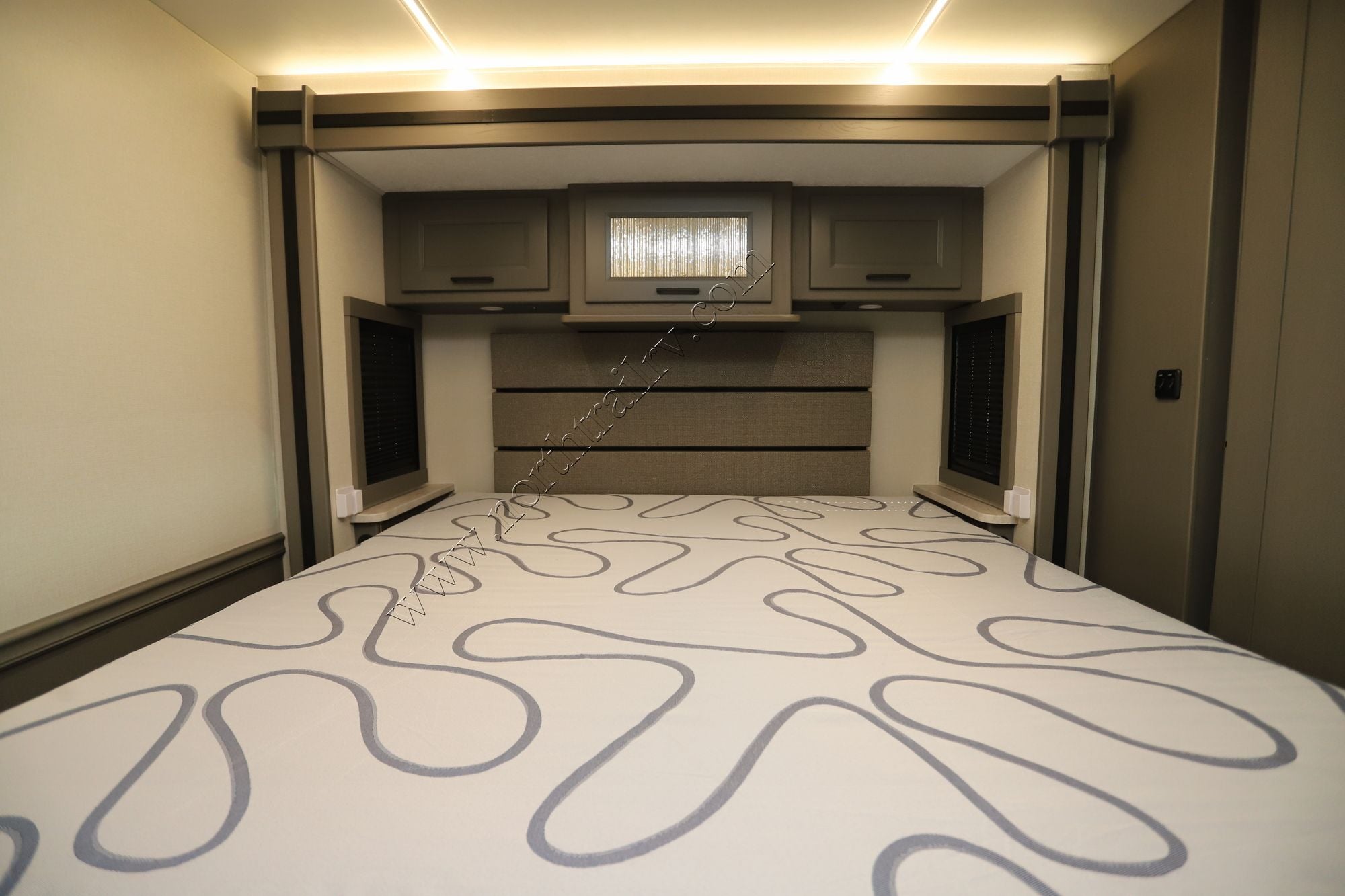 Used 2025 Coachmen Sportscoach 411TS Class A  For Sale