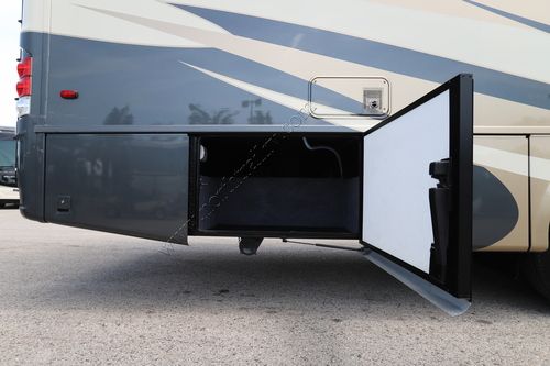 2015 Newmar Canyon Star 3914 Class A