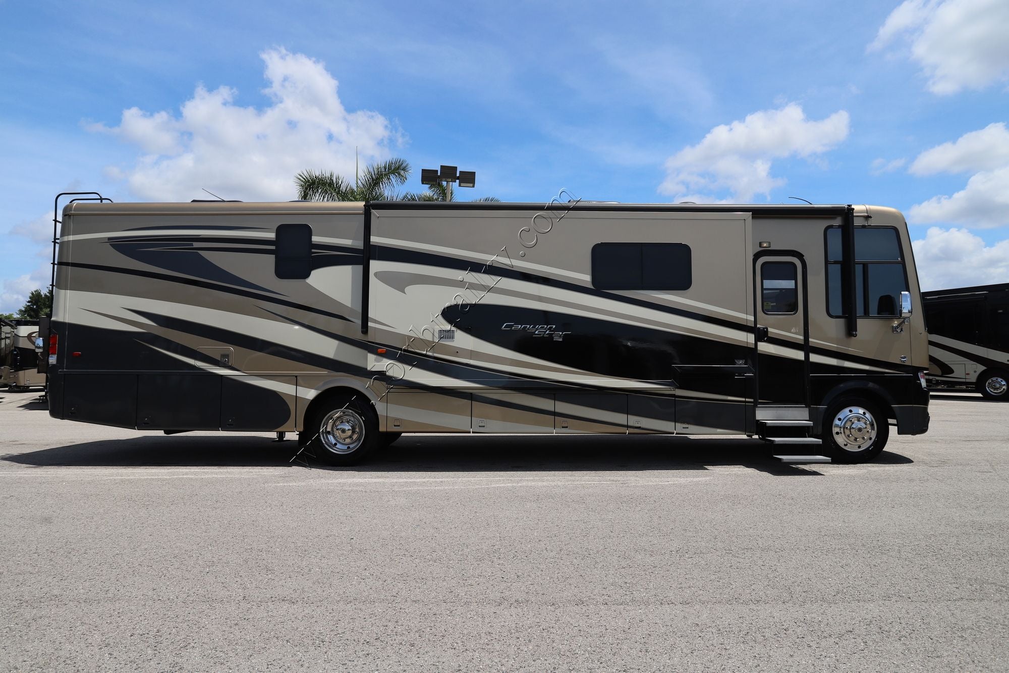 Used 2015 Newmar Canyon Star 3914 Class A  For Sale