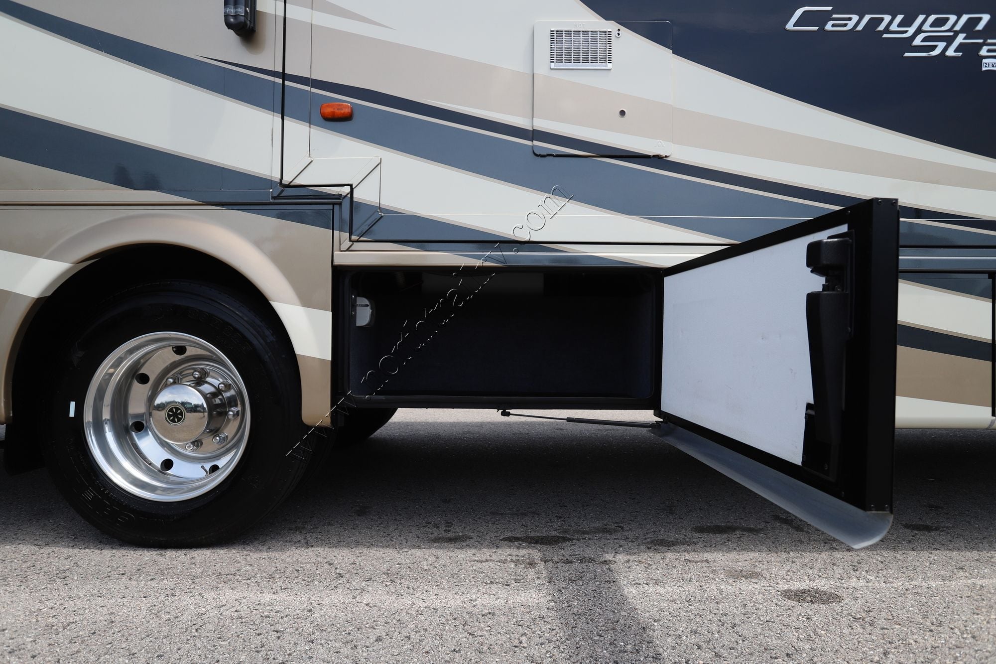 Used 2015 Newmar Canyon Star 3914 Class A  For Sale