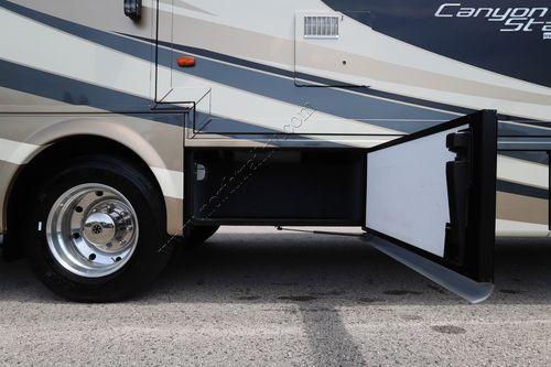 2015 Newmar Canyon Star 3914 Class A