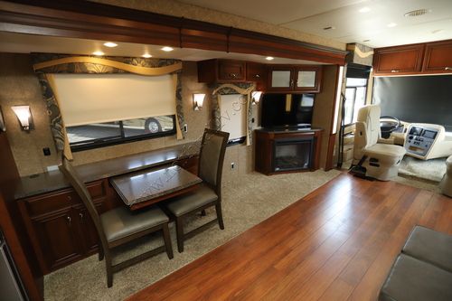 2015 Newmar Canyon Star 3914 Class A