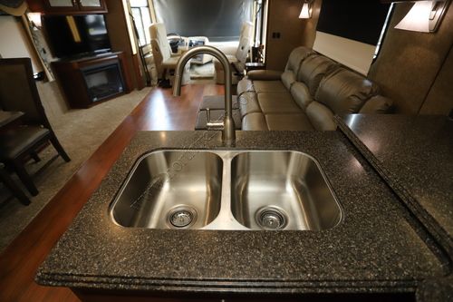 2015 Newmar Canyon Star 3914 Class A
