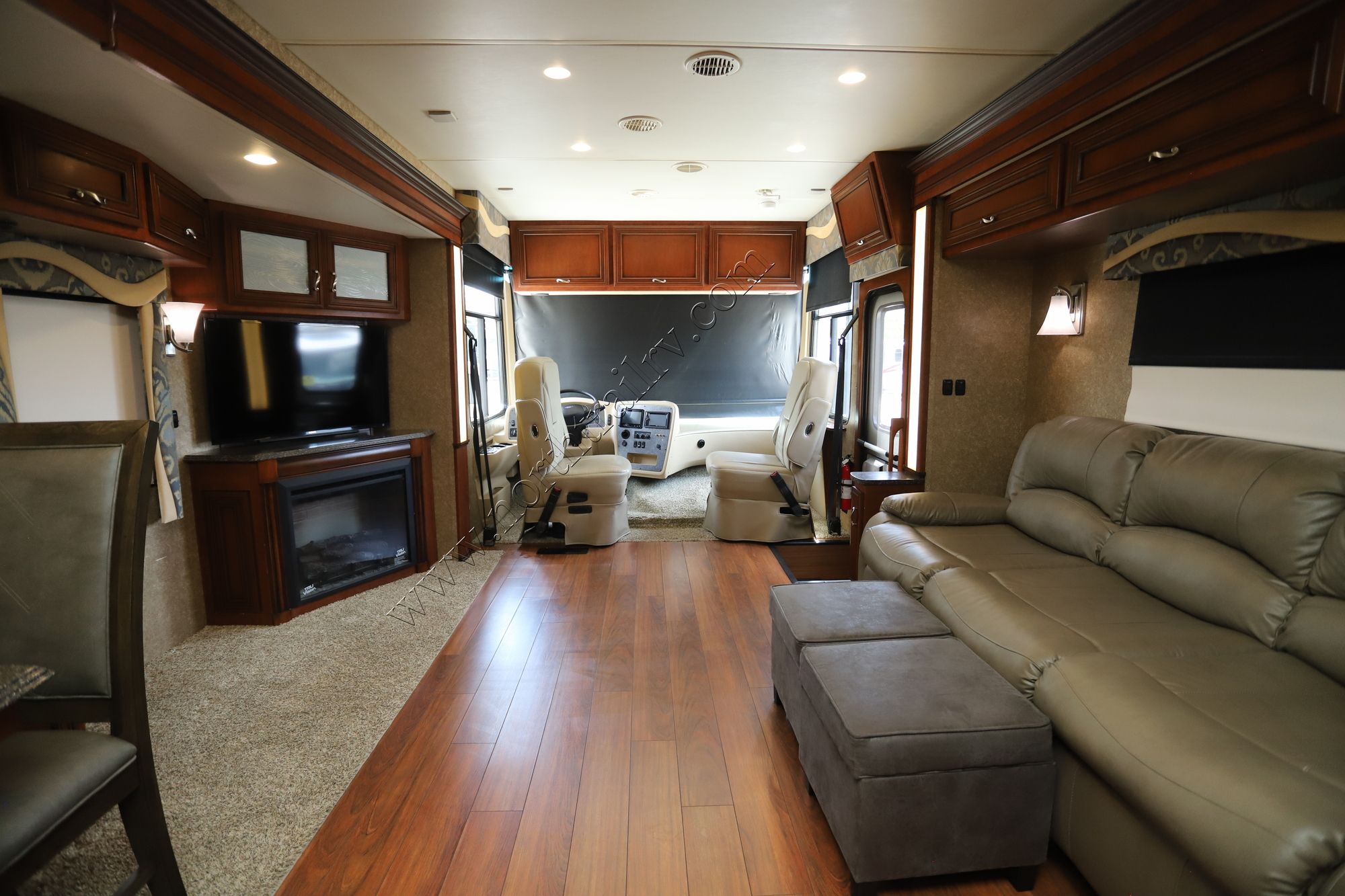 Used 2015 Newmar Canyon Star 3914 Class A  For Sale