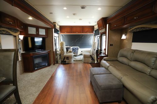 2015 Newmar Canyon Star 3914 Class A