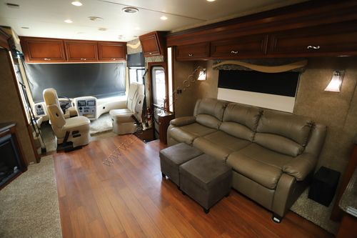 2015 Newmar Canyon Star 3914 Class A