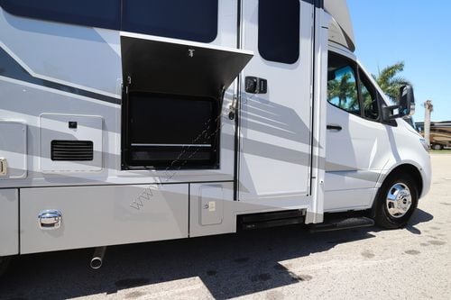 2026 Renegade Rv Vienna 25RML