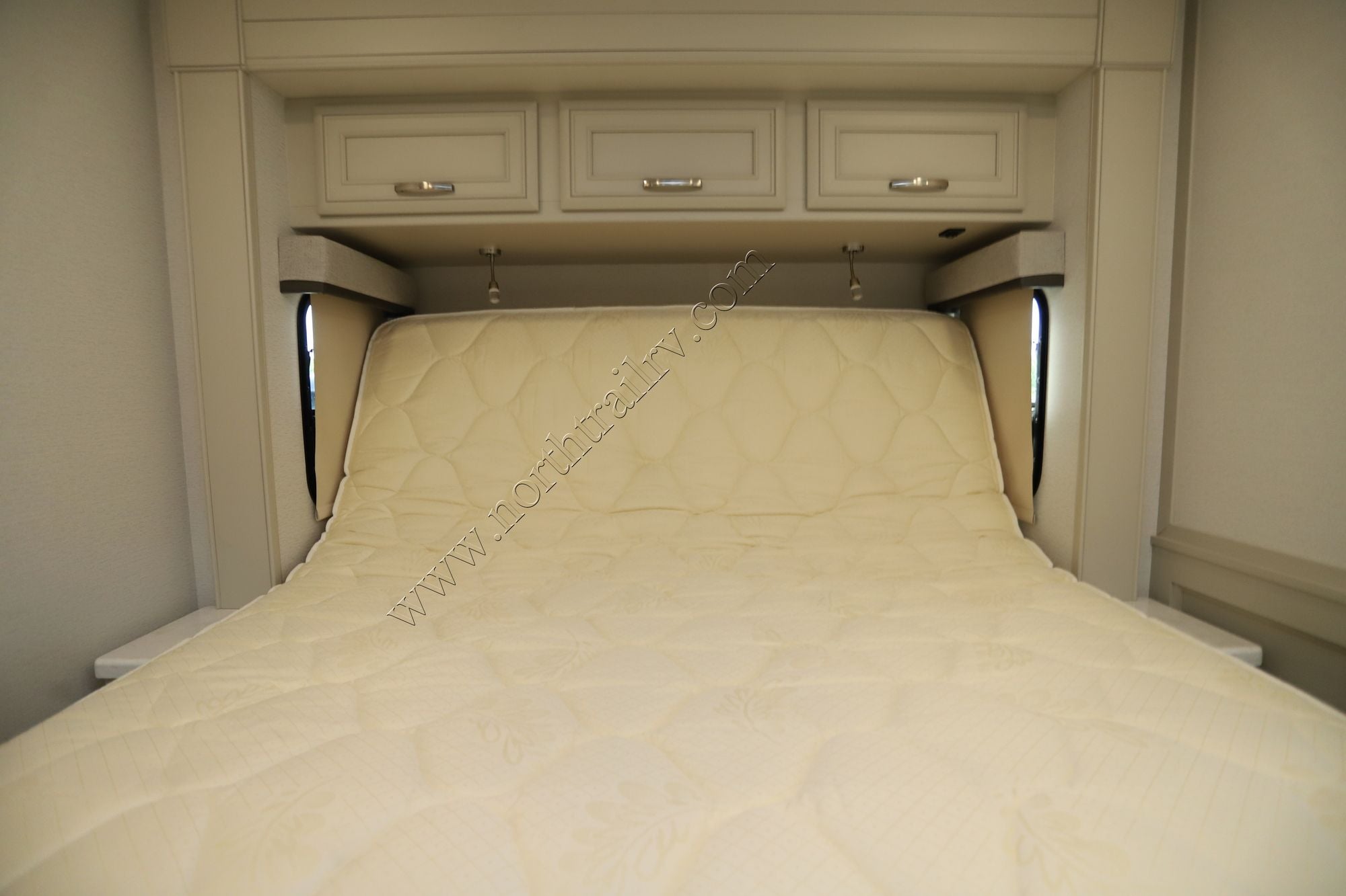 Used 2025 Entegra Accolade Xl 37K Super C  For Sale