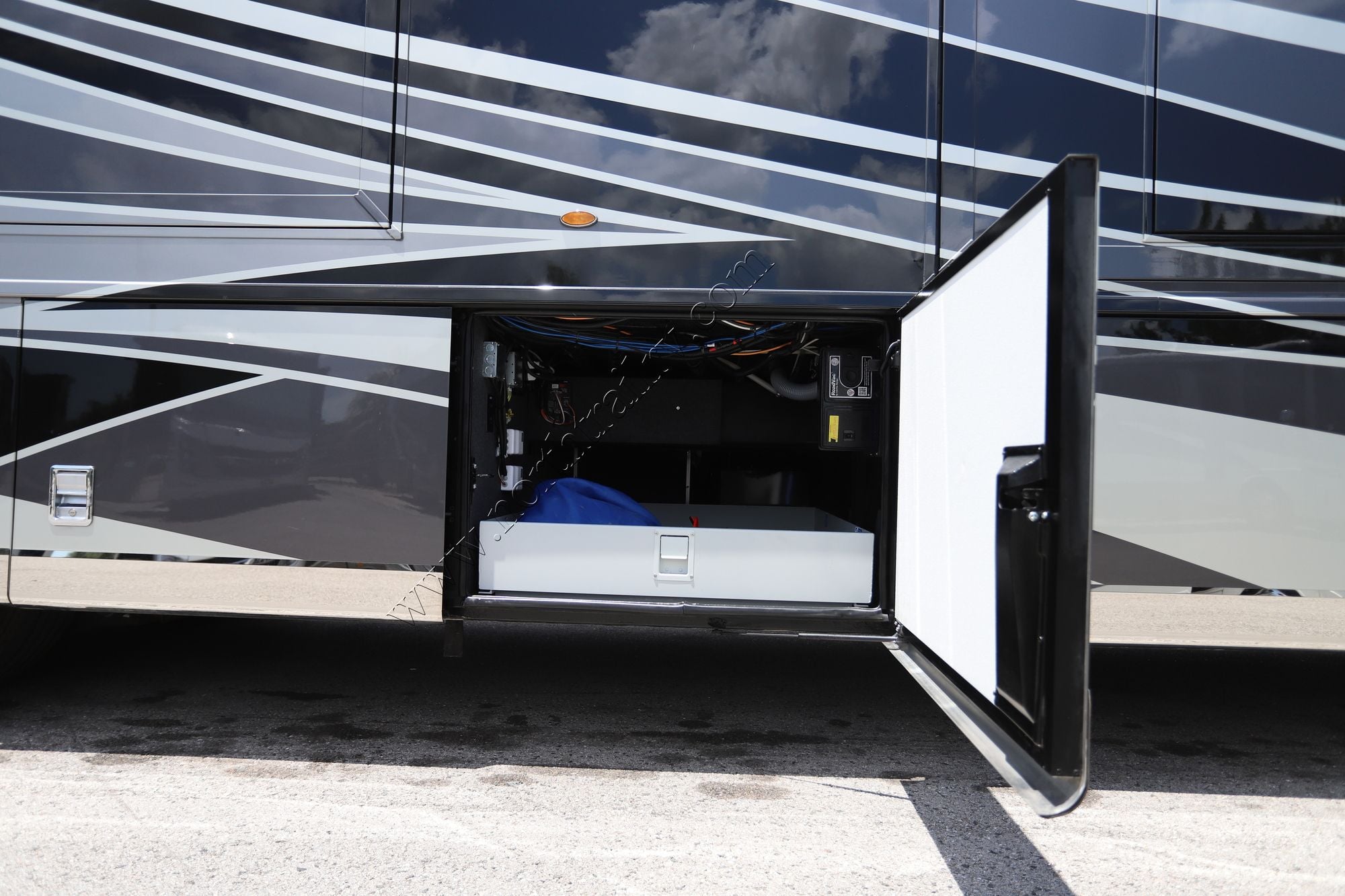 Used 2023 Newmar Dutch Star 4370 Class A  For Sale