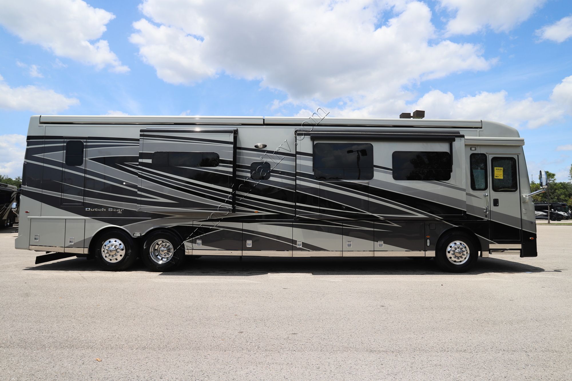 Used 2023 Newmar Dutch Star 4370 Class A  For Sale