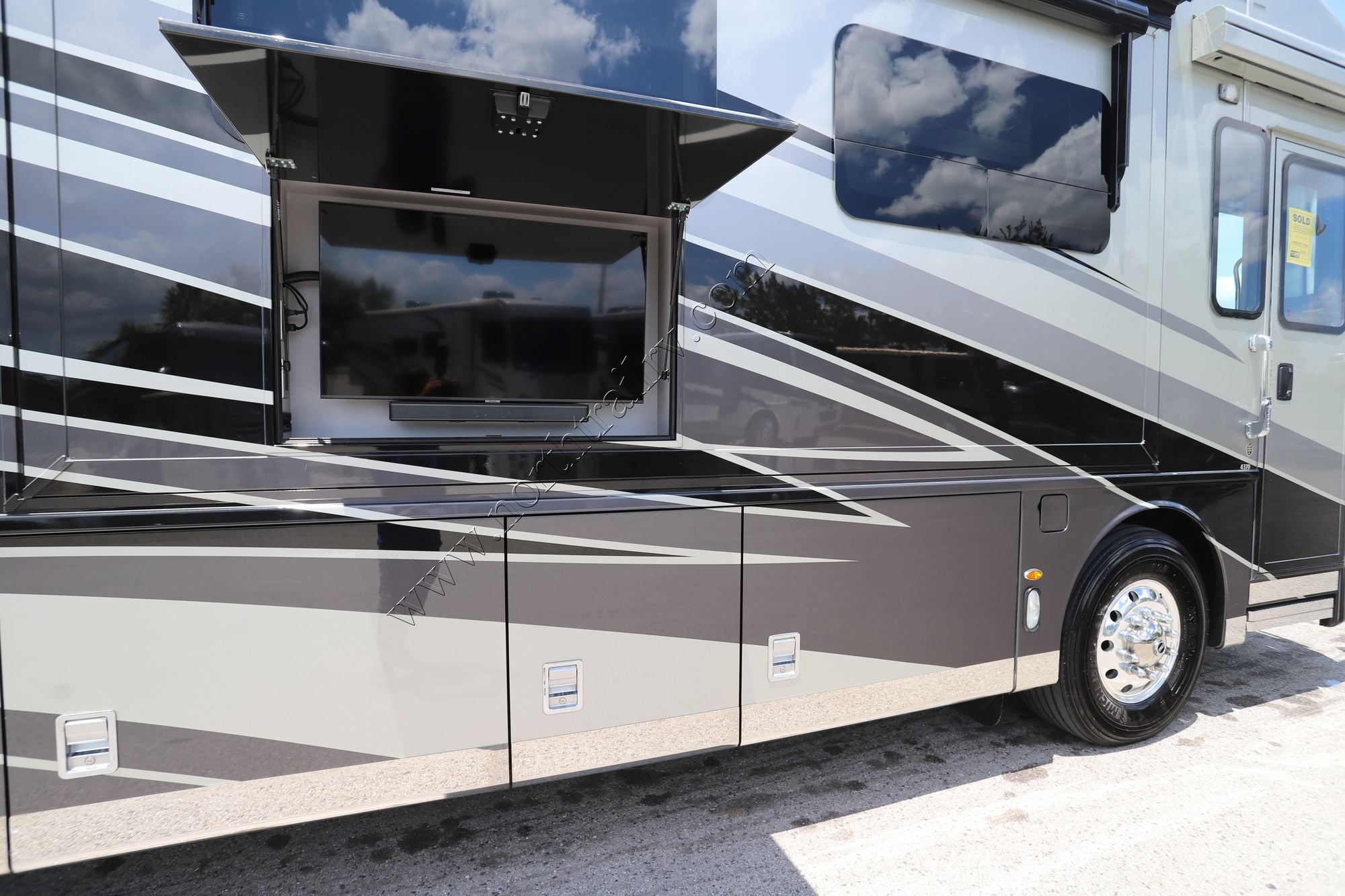 Used 2023 Newmar Dutch Star 4370 Class A  For Sale