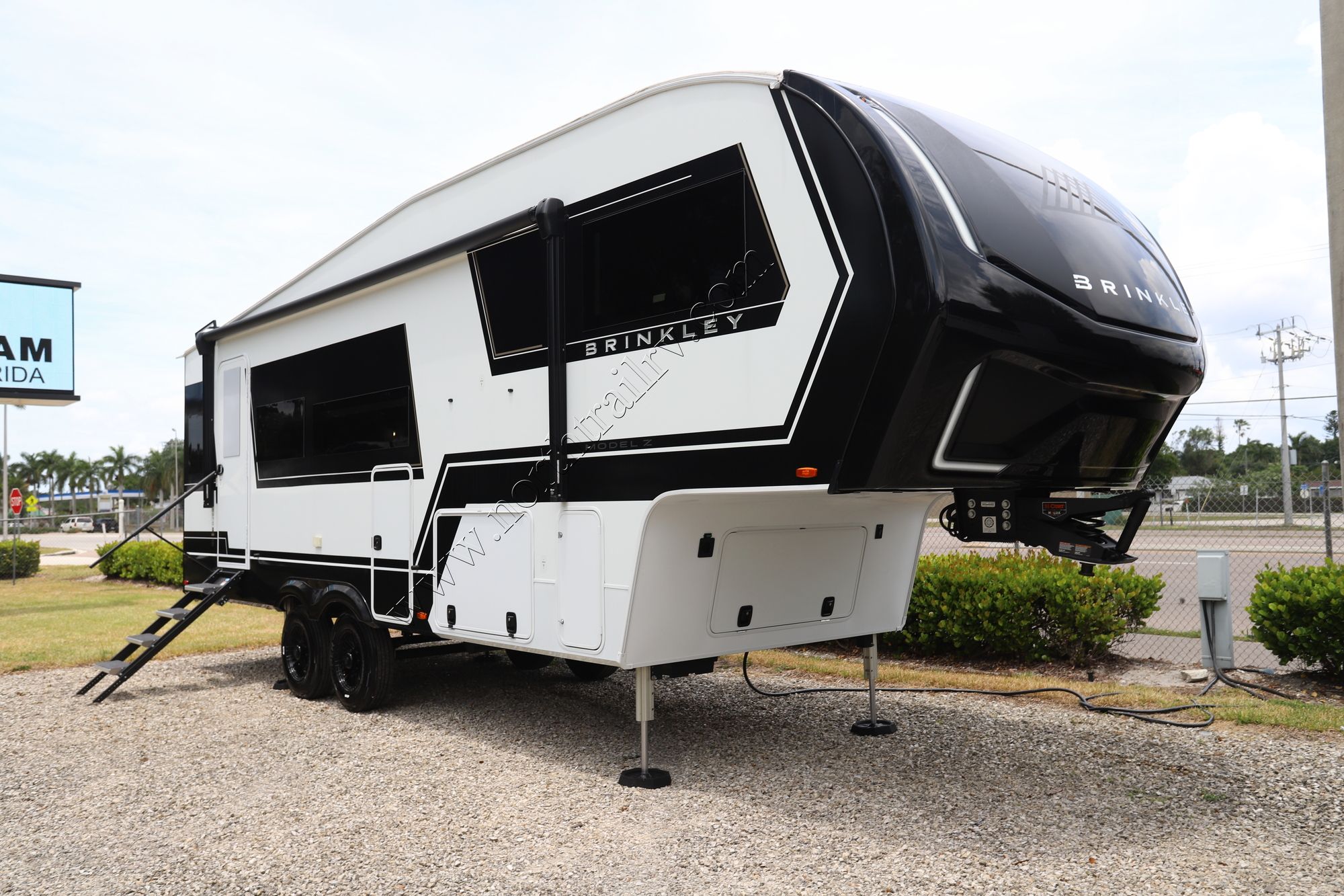Used 2025 Brinkley Rv Z 2670 Fifth Wheel  For Sale
