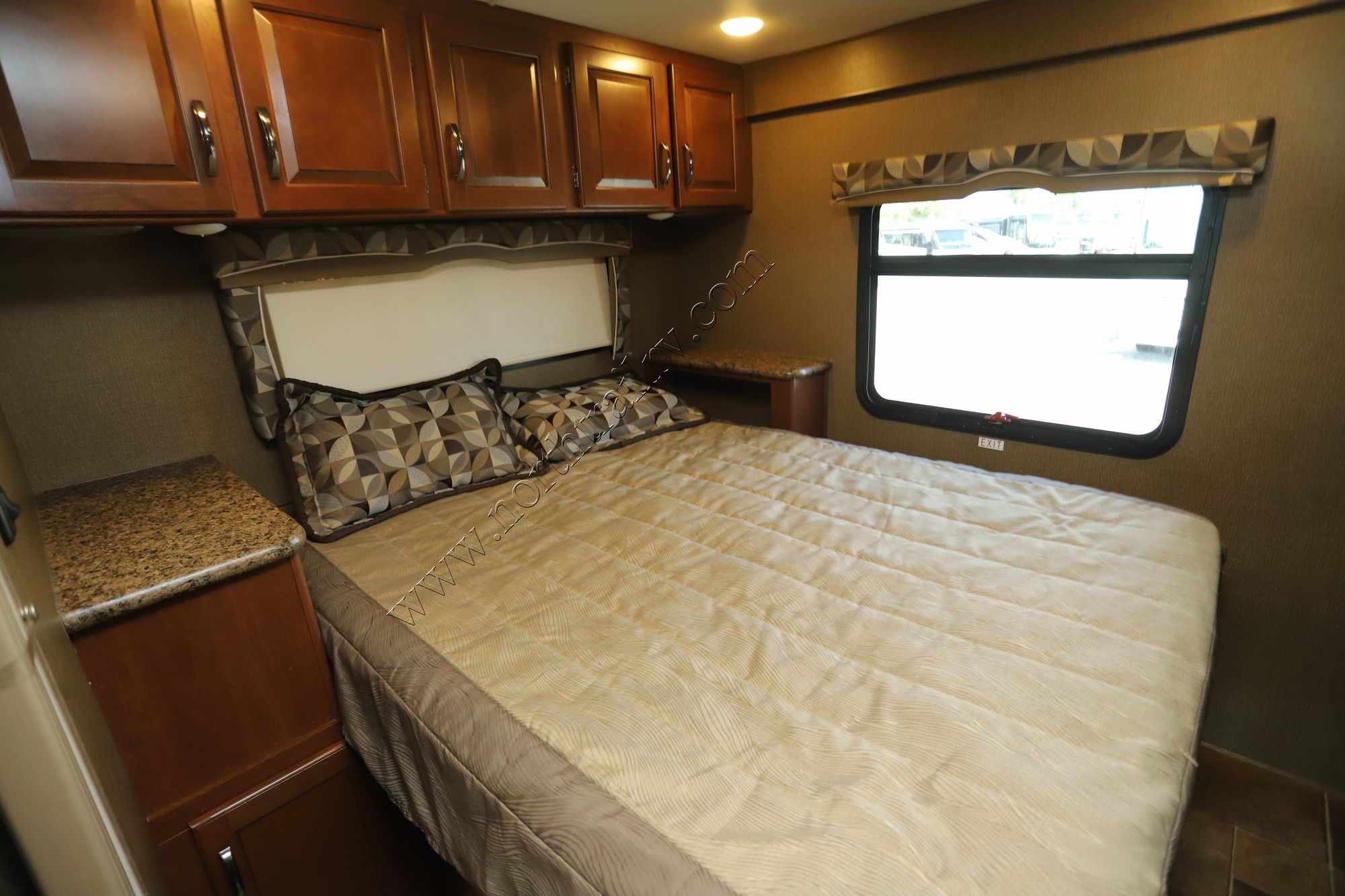 Used 2017 Thor Chateau 31W Class C  For Sale